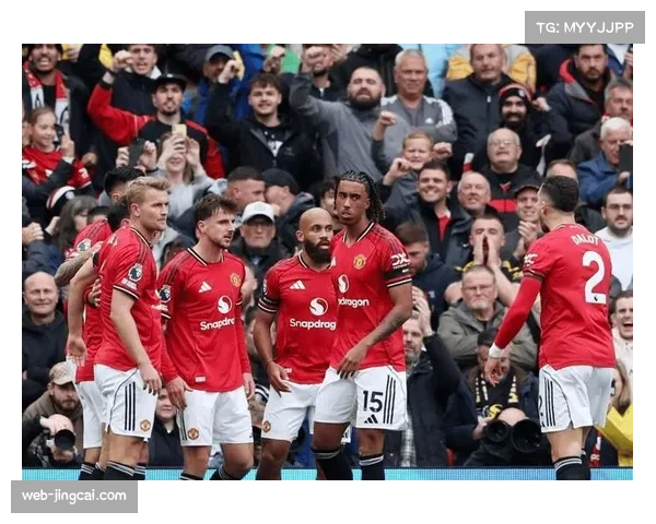 曼联达洛特与迪亚洛右路配合，成功拉开维拉防守阵线